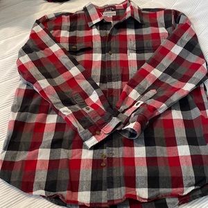 Basically brand new Carhartt flannel. Black, red and white plaid. Mens XL.